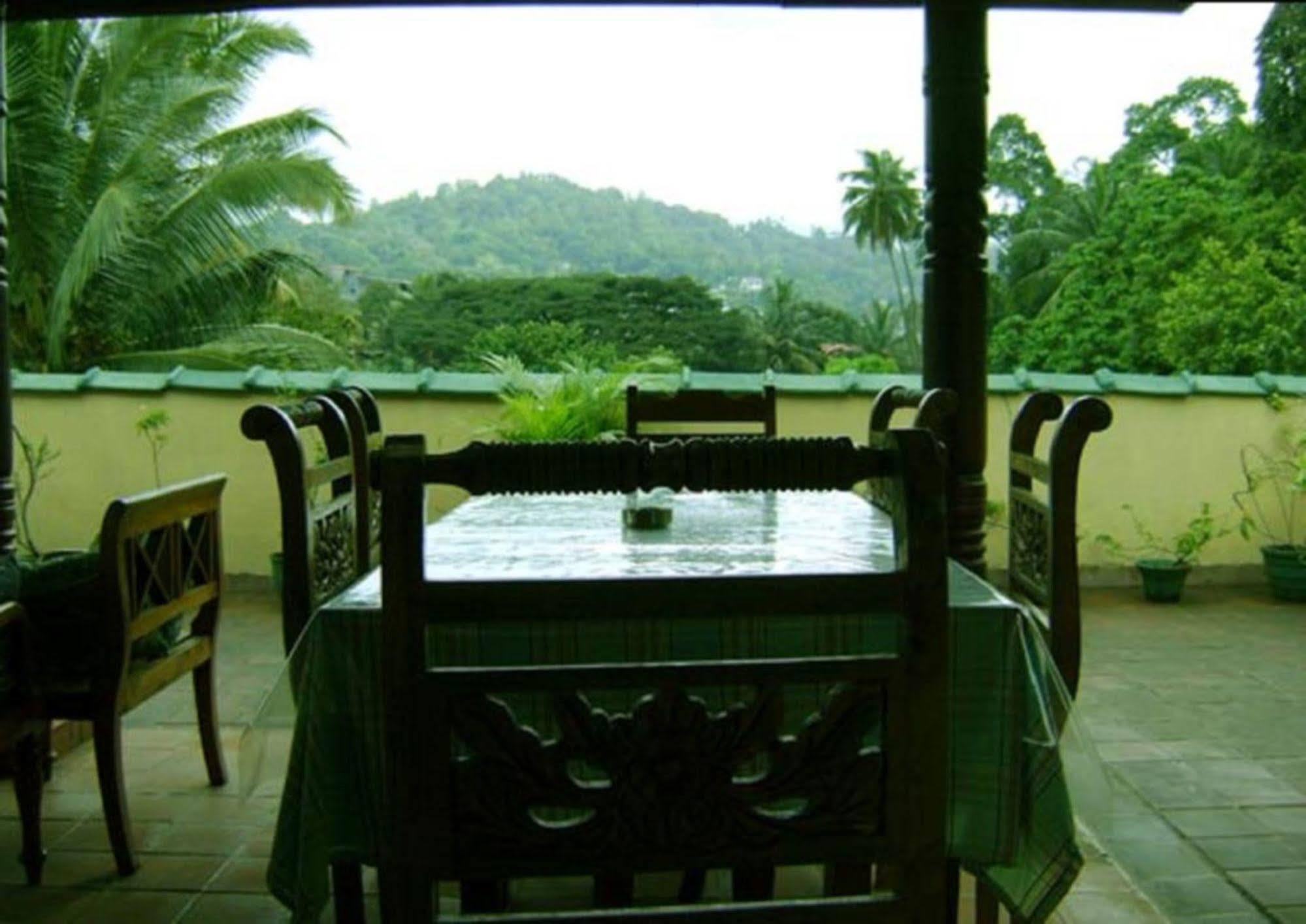 Palm Garden Home Stay Deiyannewela Exterior foto